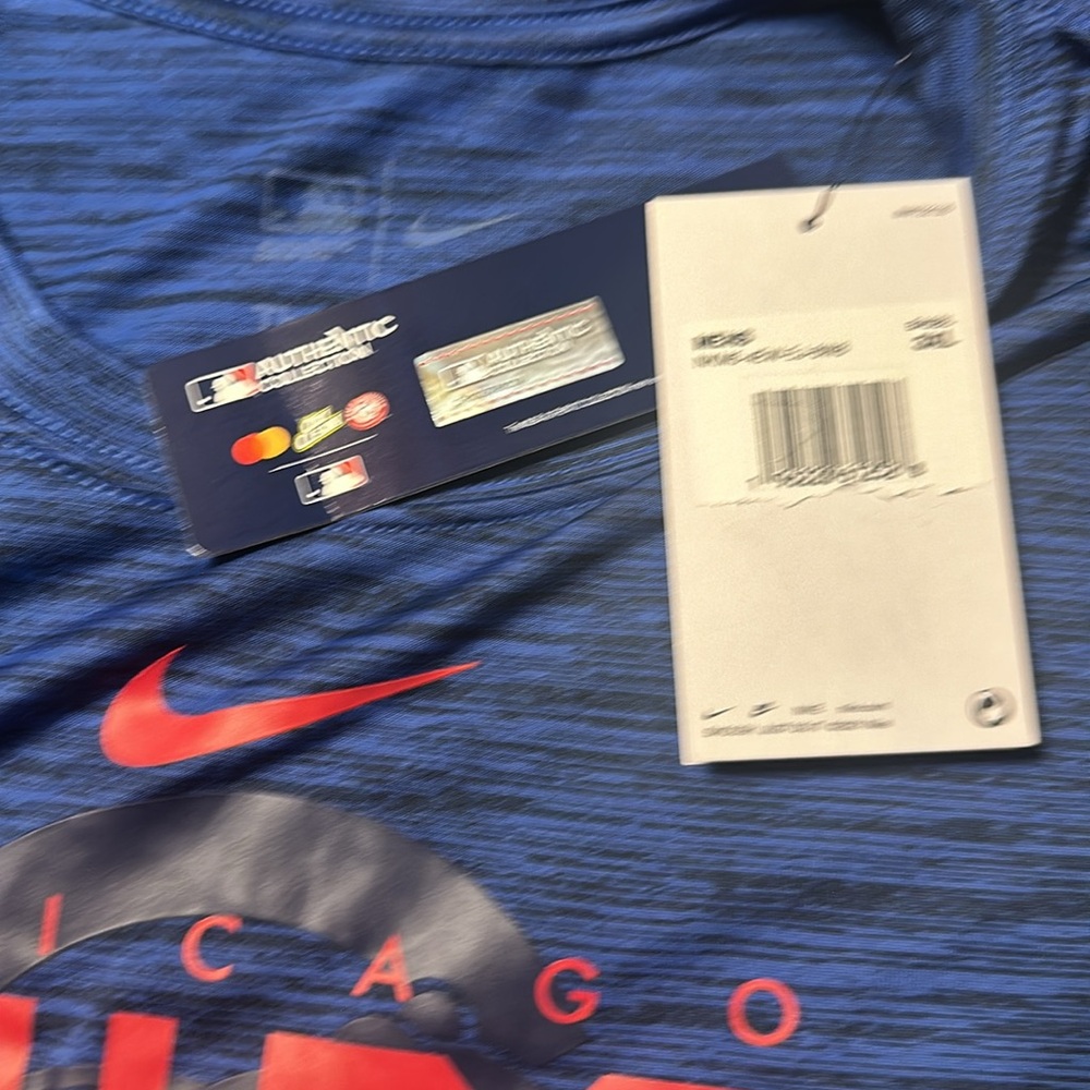 NWT New Nike T Shirt Chicago Cubs New! - Picture 4 of 6